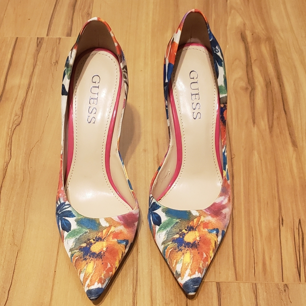 GUESS BEAUTIFUL FABRIC FLOWER STILETTO HEELS SIZE 7.5